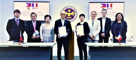 Exchange of documents at DOF 